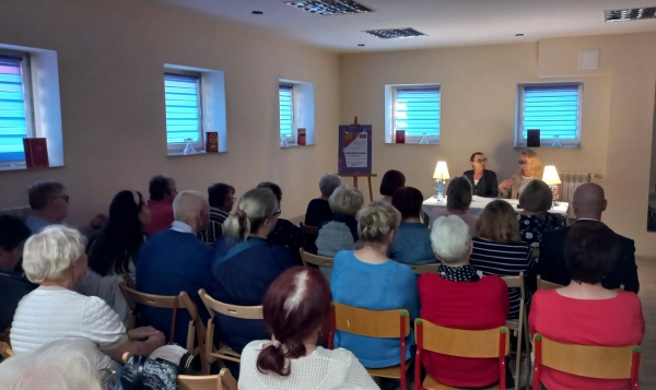 Teatr przy stoliku w bibliotece &ndash; &bdquo;Wydmuszka&rdquo;