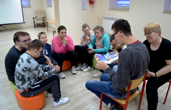 Uczniowie z ZSS w Żurominie programują w bibliotece
