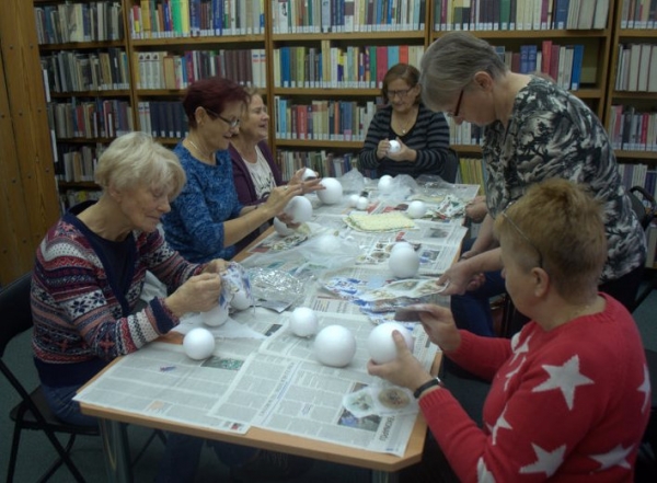 Bożonarodzeniowe warsztaty w bibliotece