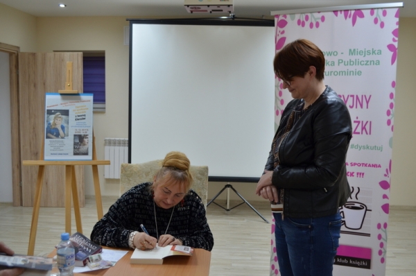 Wojenne losy przedwojennych gwiazd - spotkanie  autorskie w bibliotece